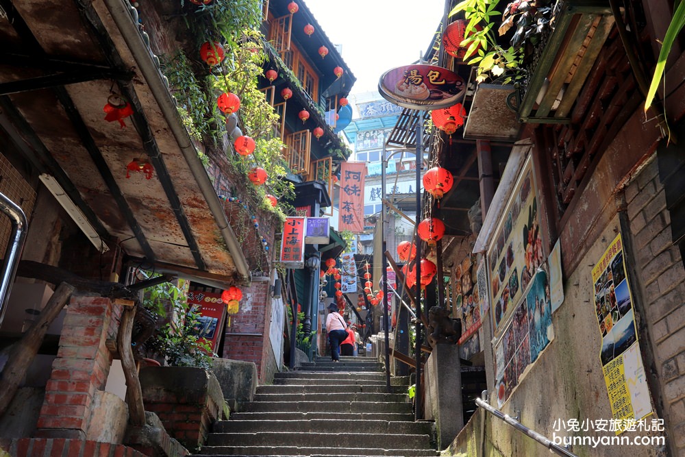 九份景點一日遊》部落客帶你玩九份!九份大吃美食、茶壺山、夜景全包~